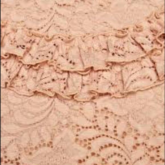Zara Ruffled Guipure Lace Top Blush Beige Size Small NEW - Picture 8 of 11